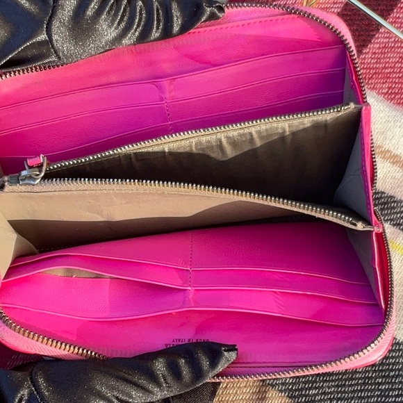 Botegga Veneta zippy  wallet - Picture 3 of 4